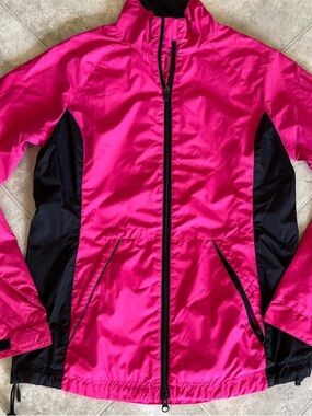 Maggie Lane Women's Hot Pink and Black Golf Jacket with Full Zip